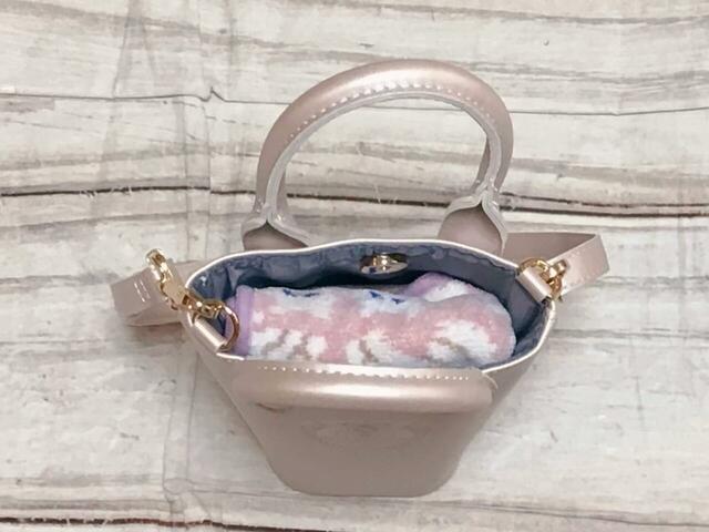 ミニショルダーバッグとしても使えます！荷物を収納してみました♪