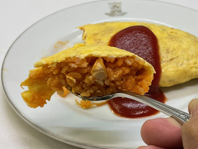 【洋食入舟】料理をシェアする客が多いという。「オムライス」もシェアして食べたい