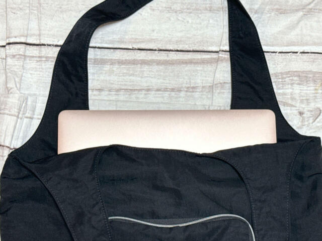 13インチのノートPCも収納可能で、メインバッグとして使うのもおすすめ