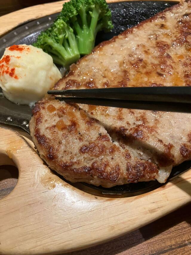 さっそく一口。【びっくりドンキーの「今年もガリバー!」】