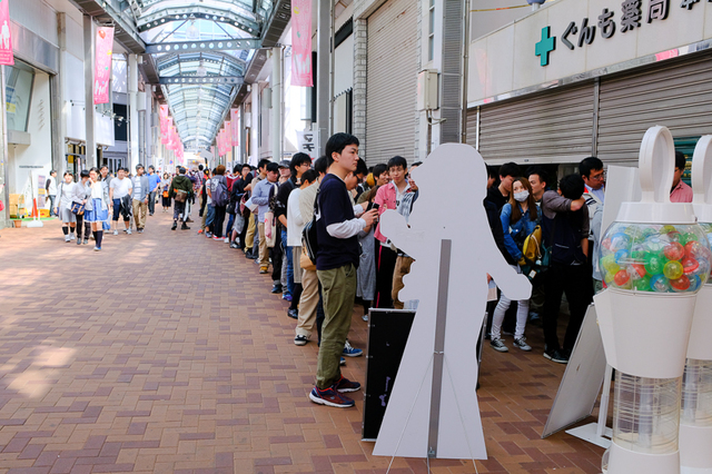 >「Fate」シリーズのグッズ販売で大行列となっていたPLUSONE STRONGERのブース