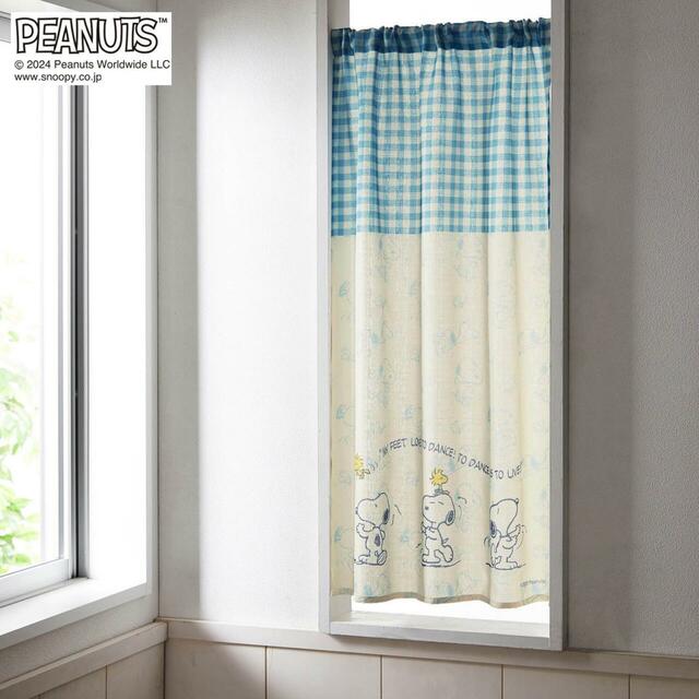 【ベルメゾン】カフェカーテン「スヌーピー」<1枚>|¥2,990~4,490 (税込) © 2024 Peanuts Worldwide LLC