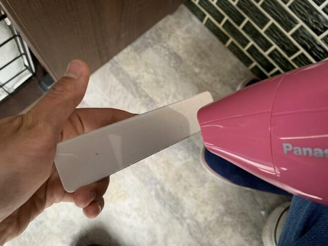 【ダイソー 磁石用取り付けパネル】冬季はドライヤーなどで粘着面を温めると良いらしい