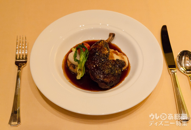 鶏モモ肉の赤ワイン煮込み 茸の焼きリゾット添え｜ディズニーアンバサダーホテル「エンパイア・グリル」“クリスマス・ファンタジー”2016 エンパイア・ランチ