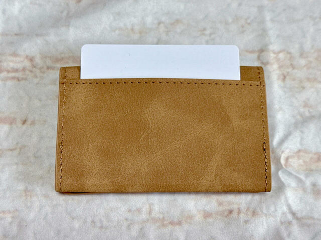 背面にも1枚収納してみました【アベイル×ちいかわ】「カードケース（ハチワレ）」