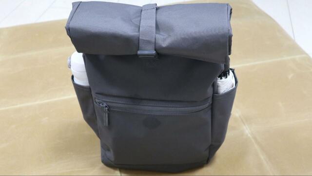 【IKEA スタルッティド 18l】荷物をある程度詰めれば床の上で自立する