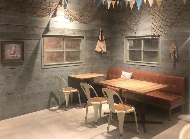 ドナルドダッグデザインの部屋「Disney HARVEST MARKET（ディズニー・ハーベスト・マーケット） By CAFE COMPANY」横浜赤レンガ倉庫店