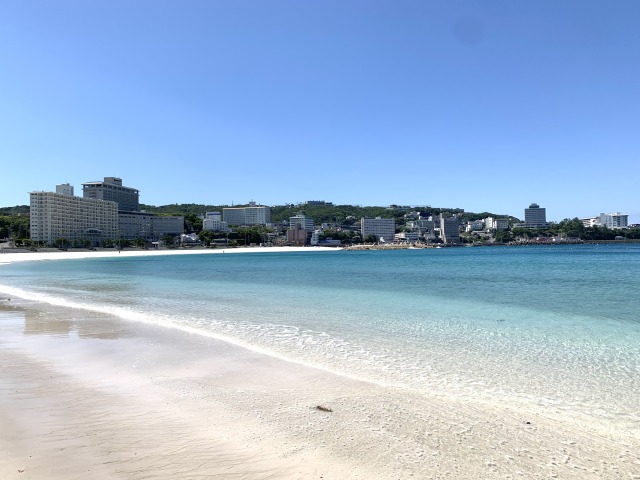 海がきれいすぎて見惚れてしまう