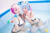 【リゼロ】夏らしい水着から学生服ver.も！香港の美少女レイヤーコンビによる「ラム＆レム」コスプレ