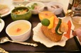 エビのポワレと夏野菜のピンチョス伊豆の海塩を添えて