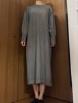 【AMERICAN HOLIC　クルーネックニットワンピース】身長170cm・Lサイズ着用。裾はすねのあたりです