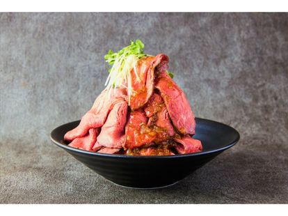 肉盛り放題 の 最強ローストビーフ丼 がヤバい 大食い必見の限定提供 うまい肉