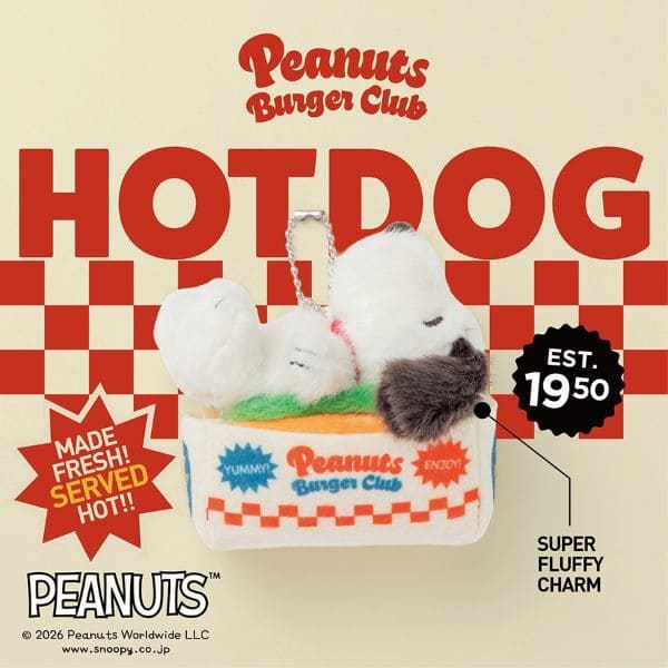 【ファミリーマート「スヌーピーと楽しむ、ファミマの秋」キャンペーン】「HotなDogのぬいぐるみチャーム」3,520円/2026年10月20日(火)発売、全国約6,000店舗