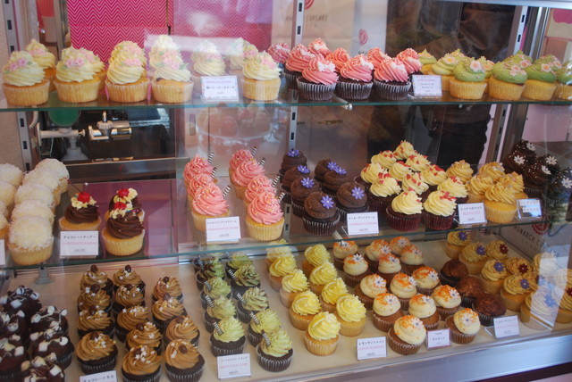 モナーク カップケーキ／色とりどりのカップケーキ