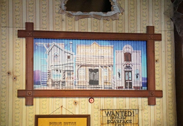 この絵を撃つと…?