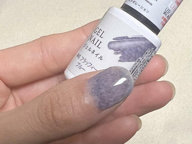 【ダイソー　フラッフィーブルー】2度塗り。ちゅるんとした質感で可愛らしい