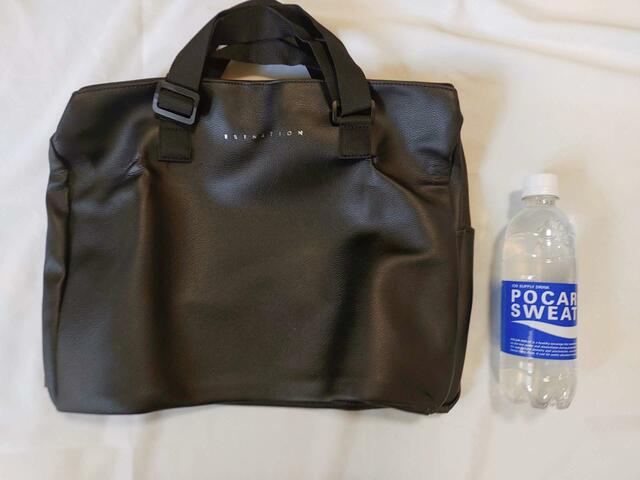 「MonoMax(モノマックス)4月号 付録はエストネーションのボストンバッグ」ペットボトルがすっぽり入る大きさ