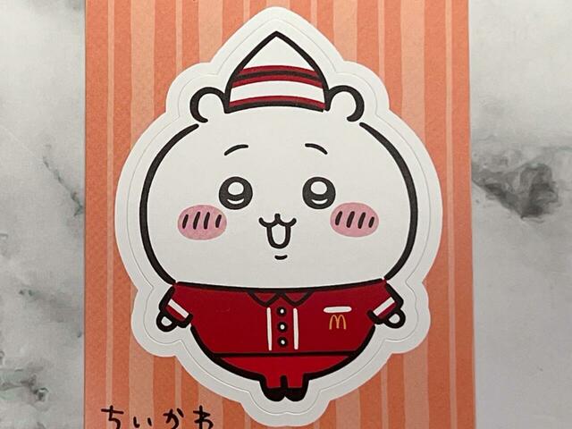 ちいかわは1983年〜1987年のクルーユニフォームを着ています。赤いユニフォームがお似合いですね♪