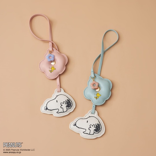 【サマンサタバサ「スヌーピー」コレクション】「ミラーバッグチャーム」（ピンクベージュ／ライトブルー）各￥7,700