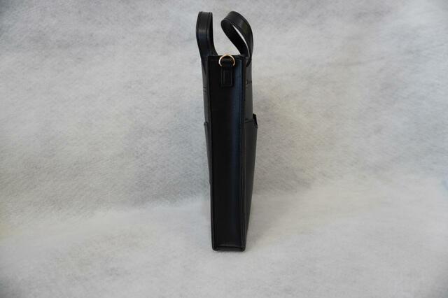 バッグを横から見たところ