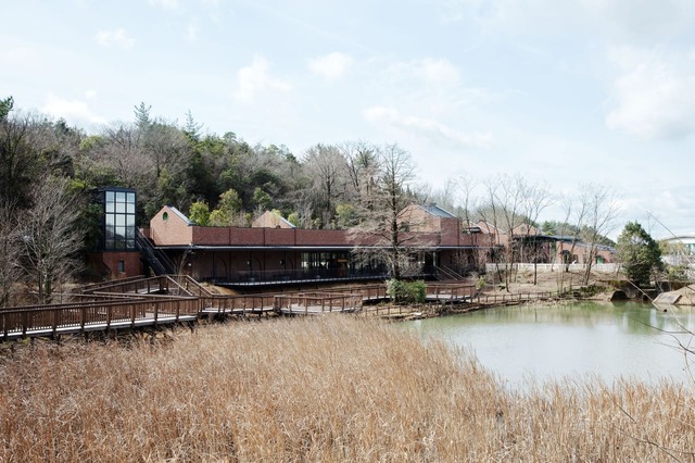 「魔女の谷」空飛ぶオーブン 外観