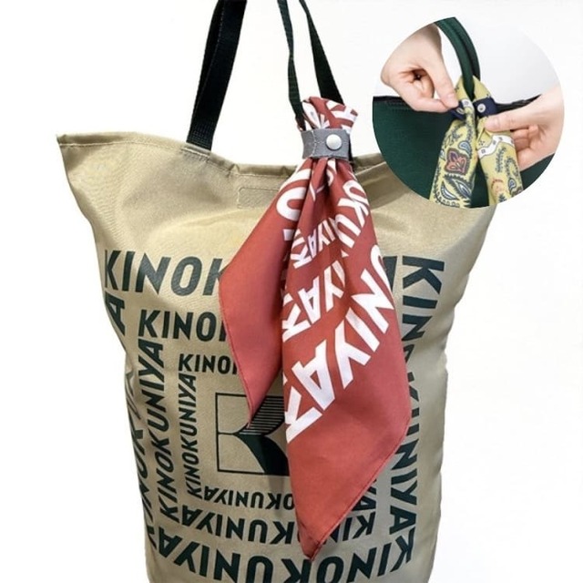 【紀ノ国屋×フェリシモ「スカーフエコバッグ」】バッグの持ち手にスカーフのようにエレガントに結んで使え、コーディネートのアクセントにもなるアイテムです ※画像提供：フェリシモ