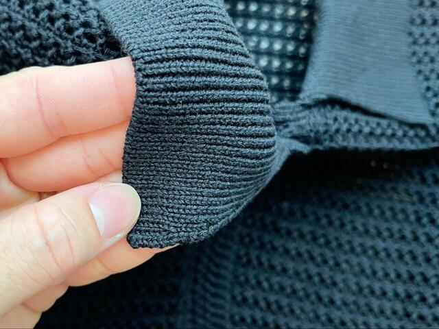 【GU 透かし編みニットシャツ】襟の部分まで細かな編み込みが施されていて高見えします◎