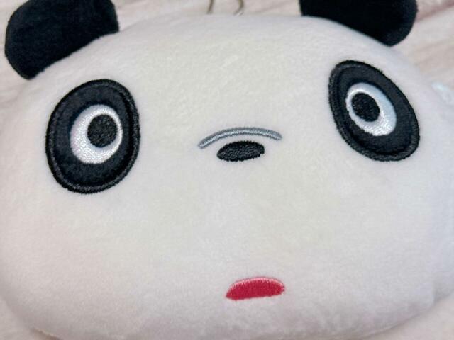 パンちゃんのお顔は刺繍やアップリケで描かれています