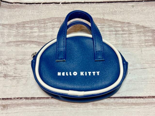 背面には「HELLO KITTY」のロゴ入り
