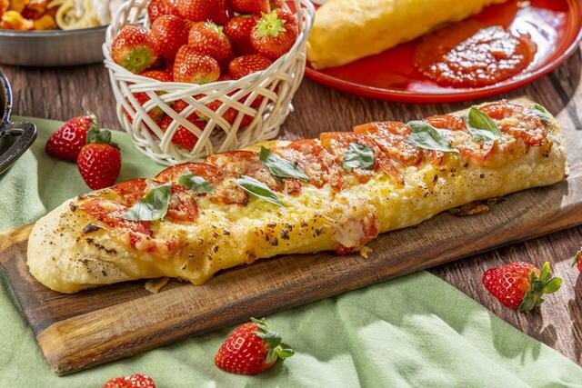 「ローリングピッツァ」<期間:2026年1月1日〜3月31日>【“フレッシュいちご2種“の食べ比べもできる!インターナショナルガーデンホテル成田の「旬のいちごと生パスタを楽しむイタリアンビュッフェ」】