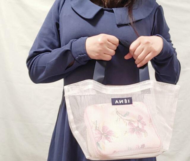バッグは透けるので、かわいいアイテムを入れるのにおすすめ