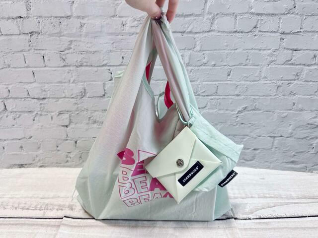 下部に入れた物の形状に合わせてマチができるため、安定しやすい♪