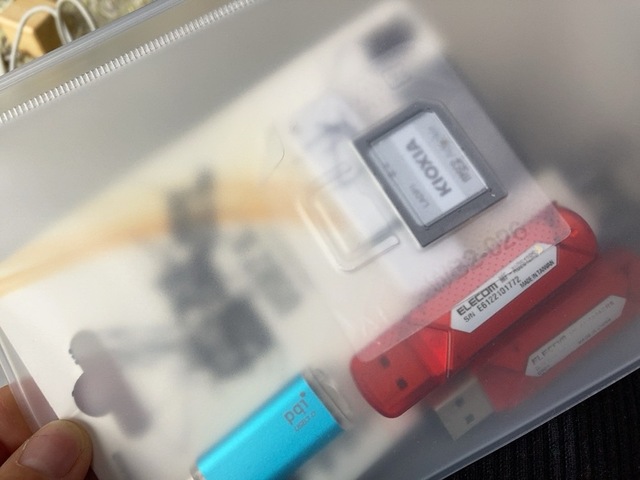 【無印良品 EVAケース・ファスナー付B6】コード類だけでなく、細かい小物を一気に収納