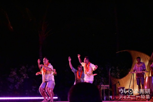 座席から座ったままでの撮影ですが、現代フラなどを前半は鑑賞できます。 撮影 / 筆者