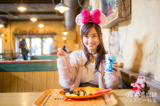 静かで落ち着く1階のダイニングエリア｜東京ディズニーシー「ミゲルズ・エルドラド・キャンティーナ」