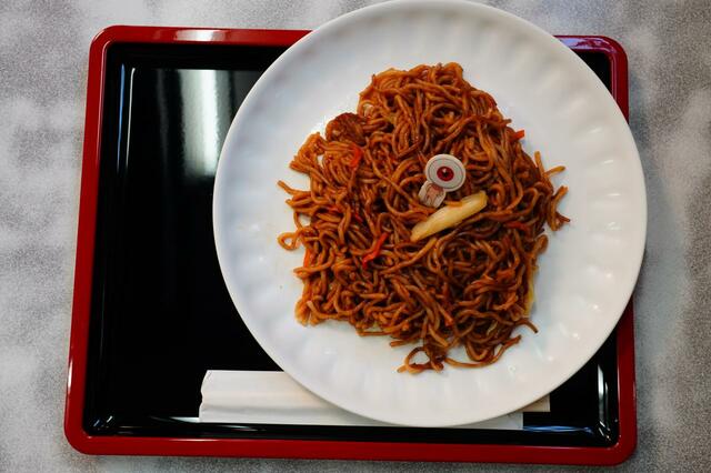 映画『鬼太郎誕生 ゲゲゲの謎』×東映太秦映画村コラボレーションフード■ひょっこり目玉おやじ焼きそば