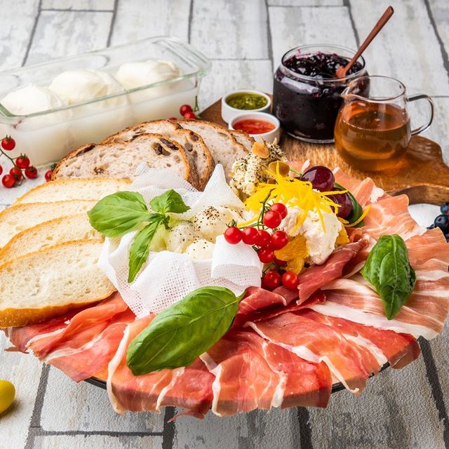 手づくりフレッシュチーズ&生ハムプラッター