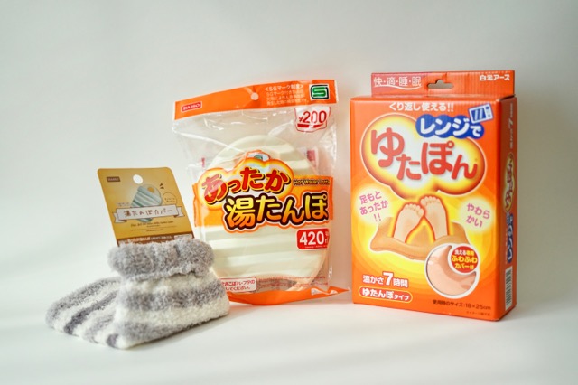 ダイソー「あったか湯たんぽ」／白元アース「レンジでゆたぽん」