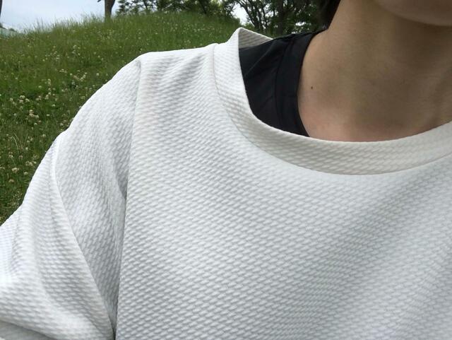 【ワークマン レディースクールシールドネオ冷感長袖クルーネック】フィットしているからかさばらない