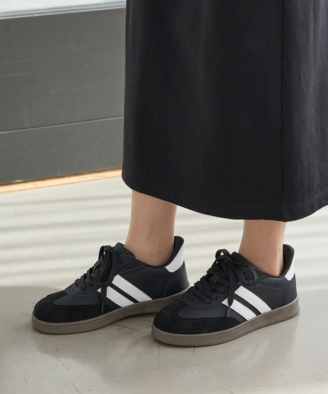 「シュッとインスニーカー」3,480円（税込）