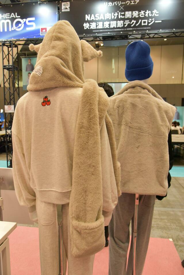 【ワークマン】ボアフリース フードマフラー　1,790円（税込）後ろから見た所