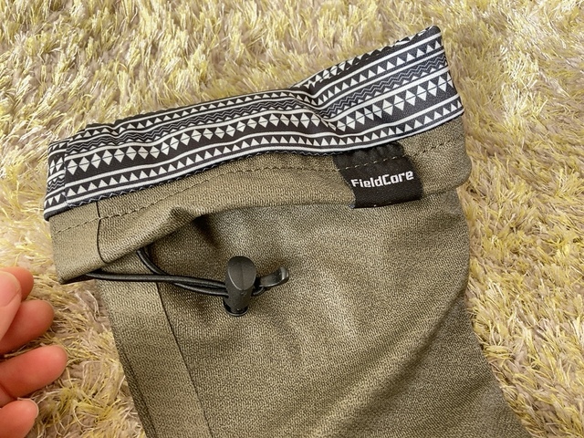 【ワークマン 防水フェストブーツ】履き口を折るとエスニックな柄が出てきます