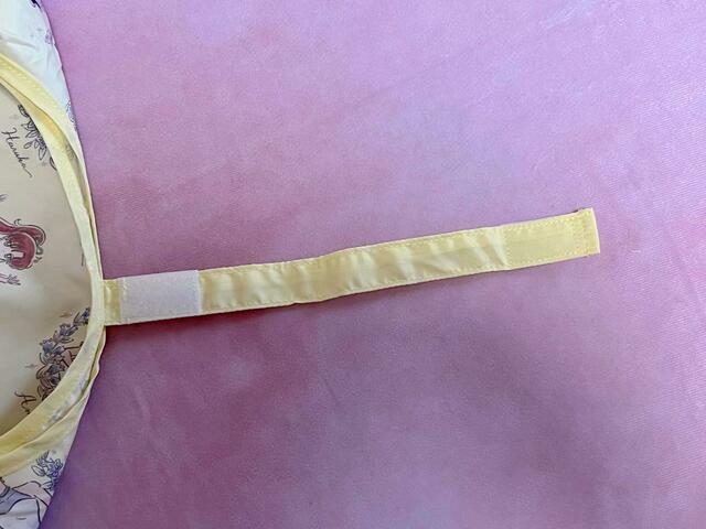 【3COINS×セーラームーン】マジックテープで留められるストラップ付き