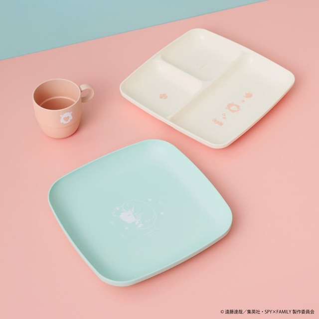 【SPY×FAMILY】スタックマグカップ山中塗 990円、スタックランチプレート山中塗 1,650円、スタックプレート山中塗 1,430円