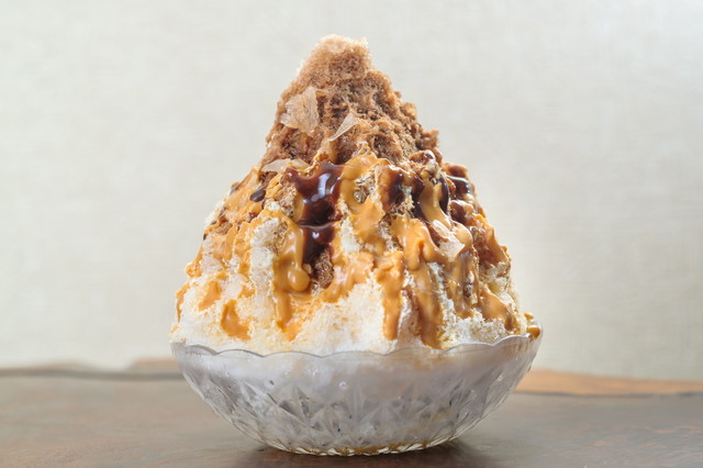 『赤坂かきごおり 桃源』 メニュー：キャラメルショコラかき氷