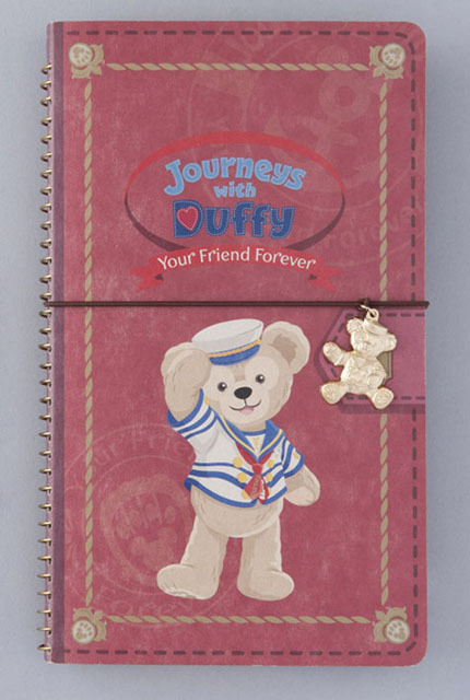 ログブック用チャーム使用イメージ/TDS「ジャーニー・ウィズ・ダッフィー」スペシャルグッズ ※2015年7月3日(金)発売