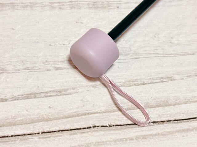 ハンドルにはストラップ付きで、細かな部分まで使いやすさに配慮されています♪