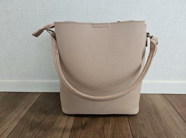 【LAKOLE　ワンハンドル2WAYスクエアバッグ3】カラーはライトグレー、ブラック、ライトピンク、ベージュ、ライトグリーンがあります