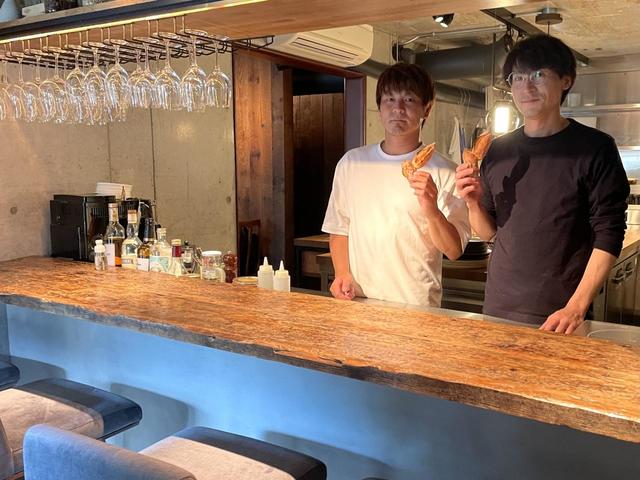 【ドゥ フイユ】『ドゥ フイユ』オーナーの榎本さん(左)と、高橋優太シェフ