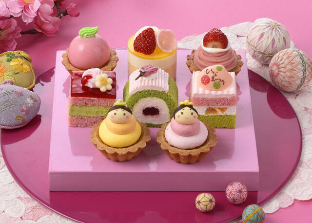 「ひなパーティー（8個入）」＜価格：2,916円（税込）＞【おだいりさまとおひなさま、ふたり並んだかわいいケーキ♪銀座コージーコーナーの「ひなまつりケーキ」予約開始！】